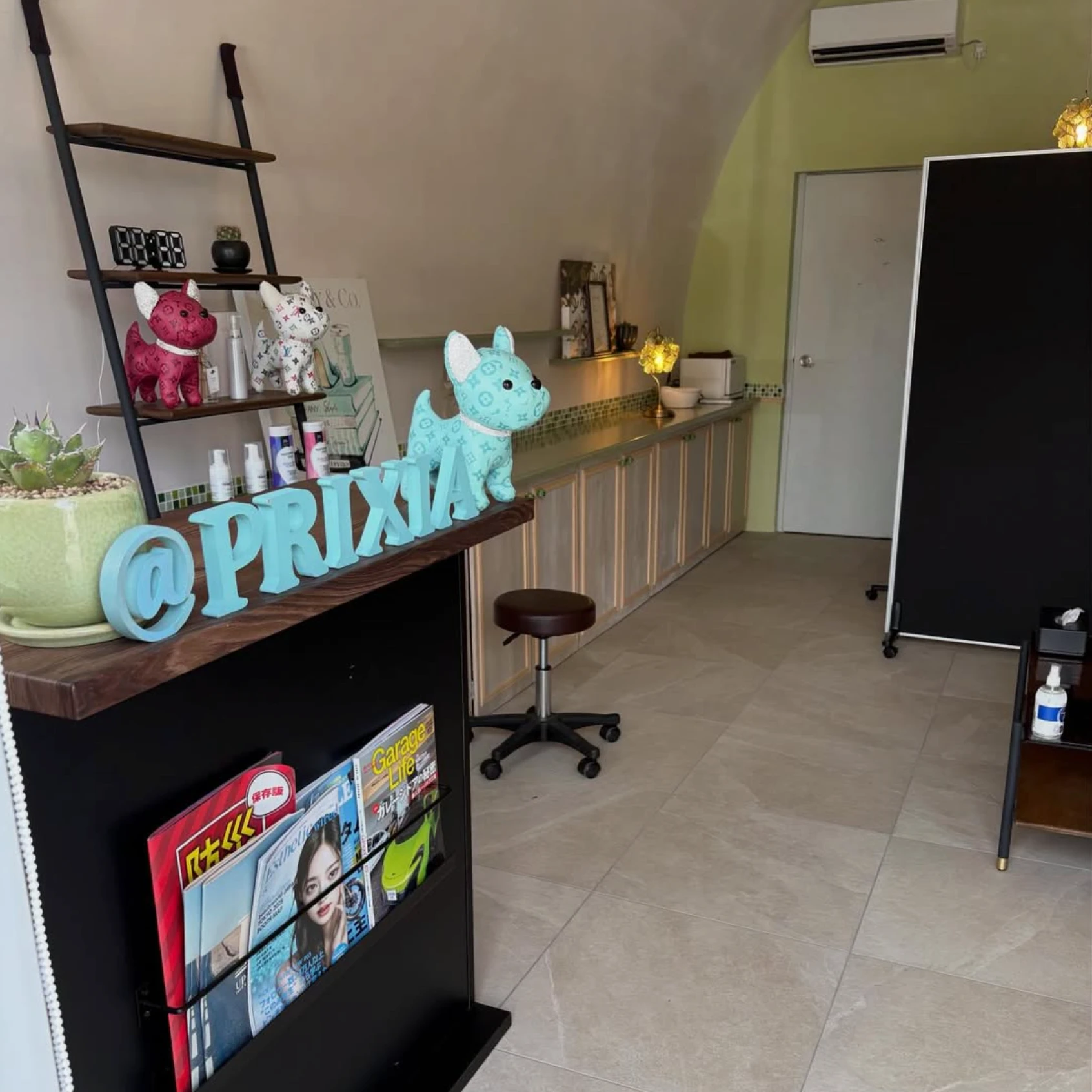 脱毛サロンの内装と脱毛機器